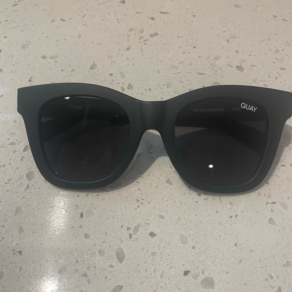 NWOT Quay After Hours Sunnies - Picture 2 of 4